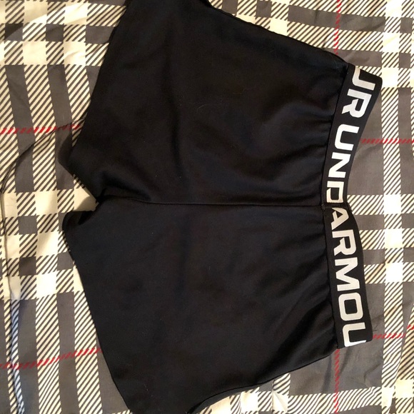 Girls Under Armour Shorts - Picture 3 of 3